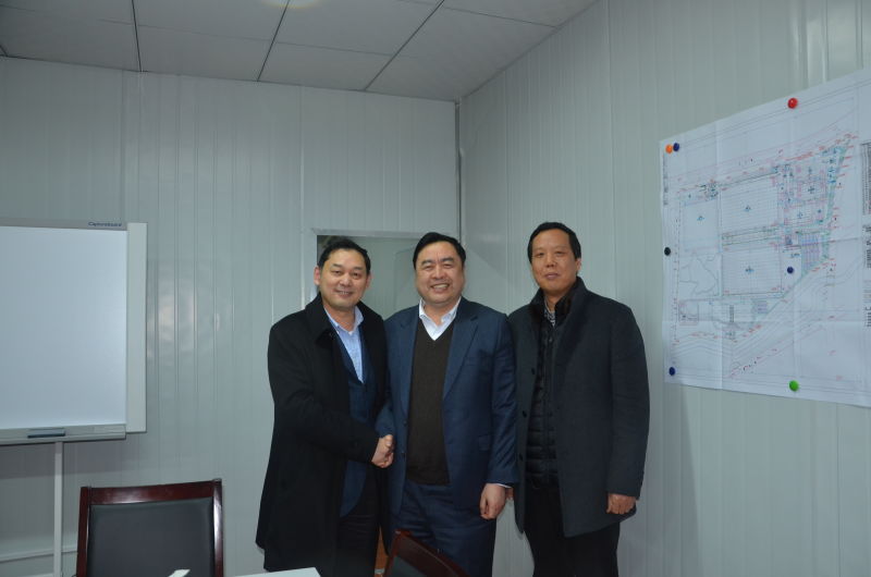 1496476466156657.jpg 3-趙振元、何平與項目指揮長孫學軍同志親切合影.jpg