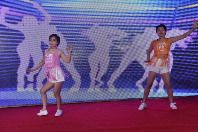 7-華東分院院辦、質量部熱舞《Playing with fire》.jpg